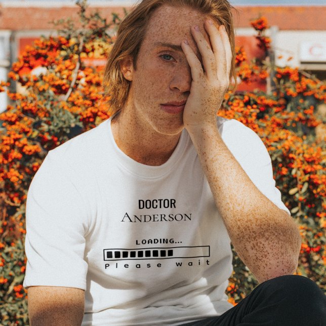 Camiseta Doctor Name Loading — Minimalist Graduation Design (Subido por el creador)