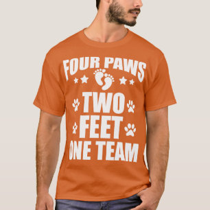 Camiseta Dog Lover Cuatro patas dos pies un equipo con