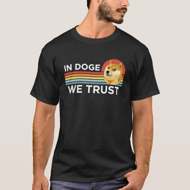 Camiseta Dogecoin  In Doge We Trust Crypto Coin Dog Meme (Anverso)