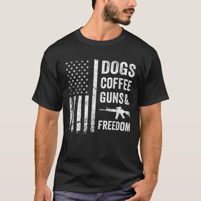 Camiseta DOGS COFFEE GUNAS FREEDOM Funny Pro Gun American (Anverso)