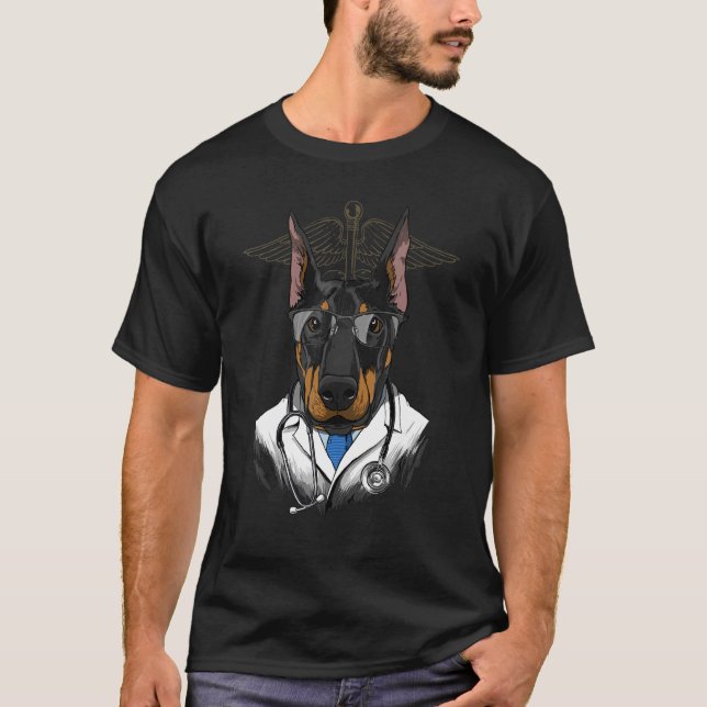 Camiseta Dogtor Doberman Pinscher Médica de Vet (Anverso)