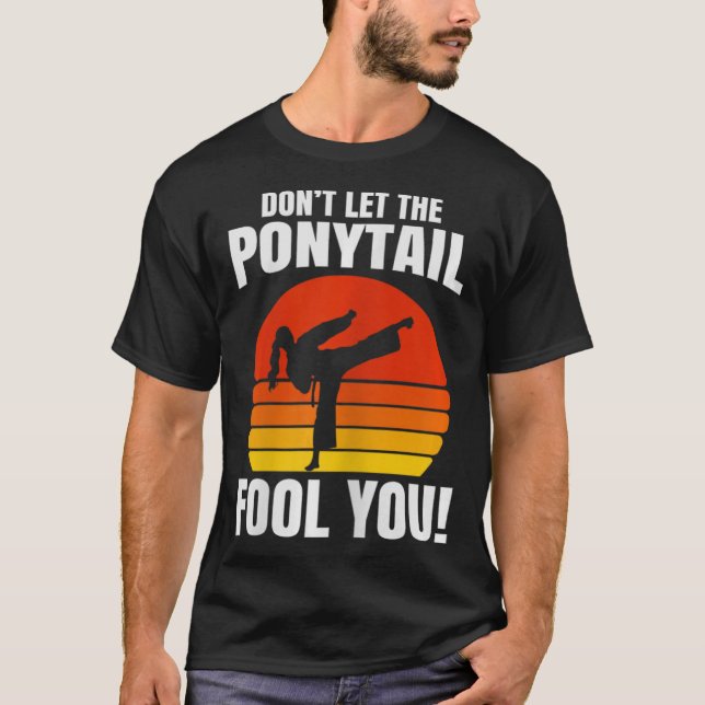 Camiseta Don’t Let The Ponytail Fool You Karate Kick  (Anverso)