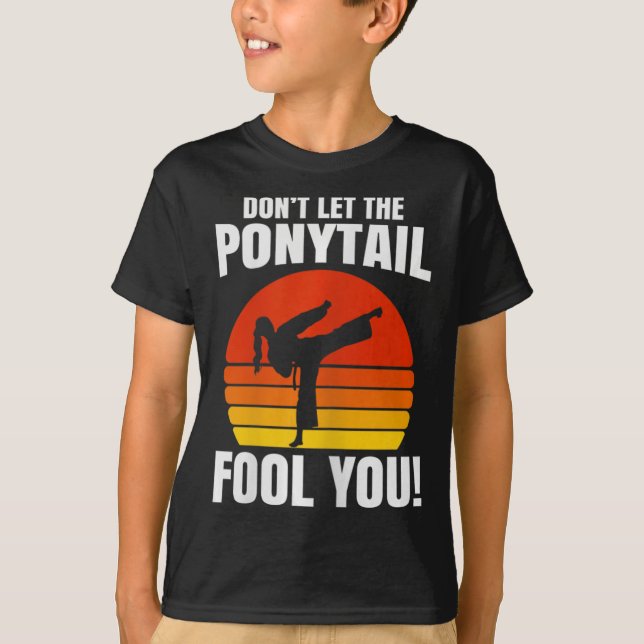 Camiseta Don’t Let The Ponytail Fool You Karate Kick  (Anverso)