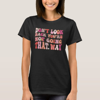 Camiseta Don t Look Back You Are Not Going That Way Groovy
