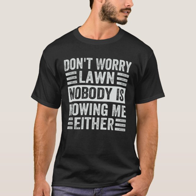 Camiseta Don t Worry Lawn Nobody Is Mowing Me Either (Anverso)