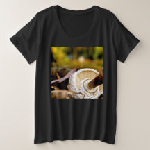Camiseta ¿Dónde Está Alice? Bodegón de Hongos