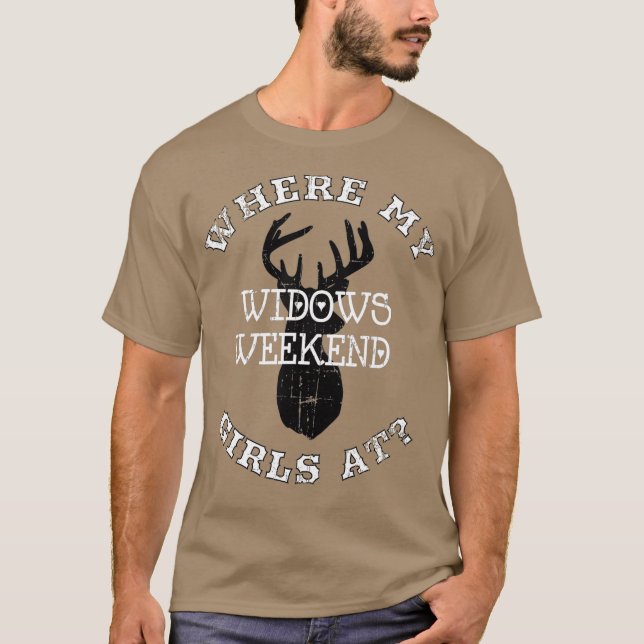 CAMISETA DÓNDE MIS CHICAS EN WIDOWS WEEKEND DEER HUNTING (Anverso)