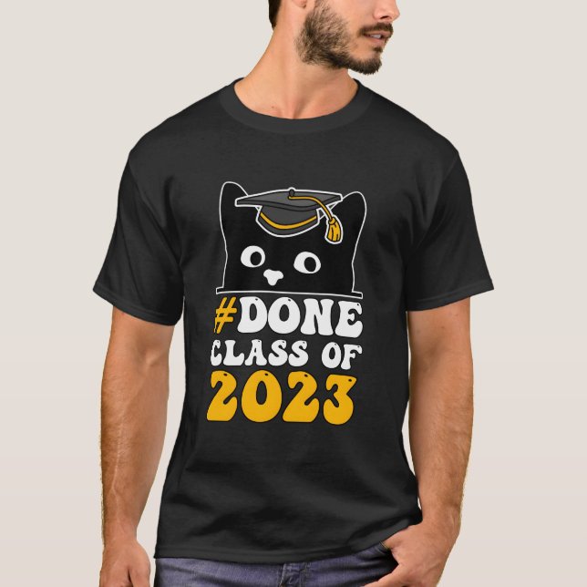 Camiseta Done Class Of 2023 L Black Cat Senior Graduation Q (Anverso)