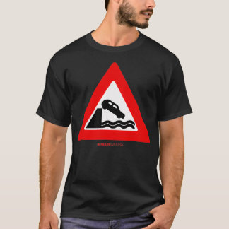 Camiseta Don't drive your car into the water funny road sig