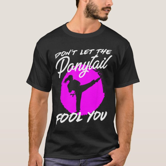 Camiseta Dont Let The Ponytail Fool You I Funny Karate  (Anverso)
