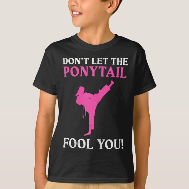 Camiseta Don't Let The Ponytail Fool You Karate Fighter Mar (Anverso)