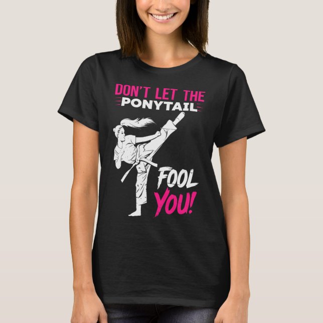 Camiseta Don't Let The Ponytail Fool You Karate Funny Karat (Anverso)