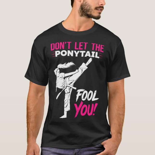 Camiseta Don't Let The Ponytail Fool You Karate Funny Karat (Anverso)