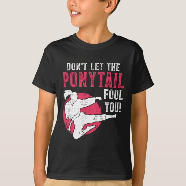 Camiseta Dont Let The Ponytail Fool You Martial Arts Girl - (Anverso)