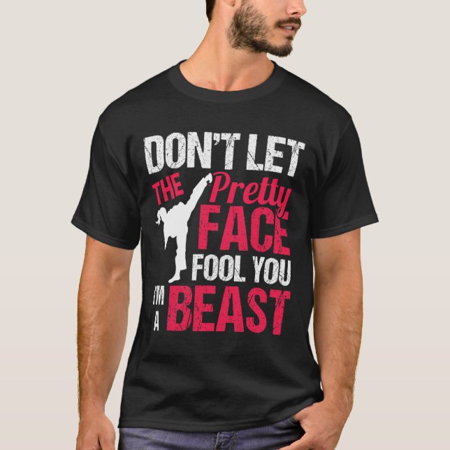 Camiseta Dont Let The Pretty Face Fool You Im Beast Karate  (Anverso)