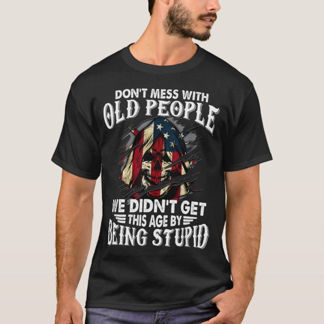 Camiseta Don't Mess With Old People We Didn't Get This Age  (Anverso)