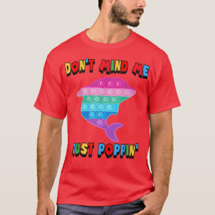 Camiseta Don't Mind Me Just Poppin' Dolphin Toy Fidget Sens