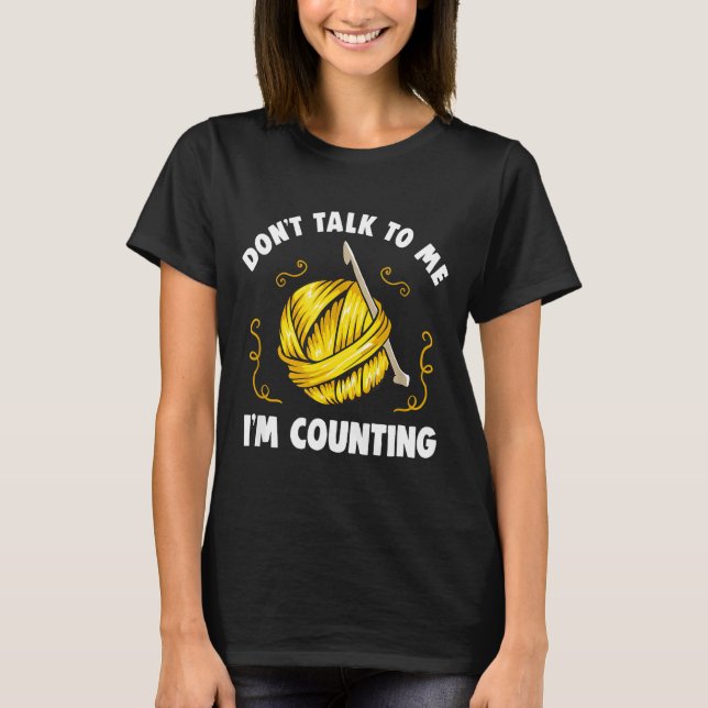 Camiseta Don't Talk To Me I'm Counting _ Funny Knitting Cro (Anverso)