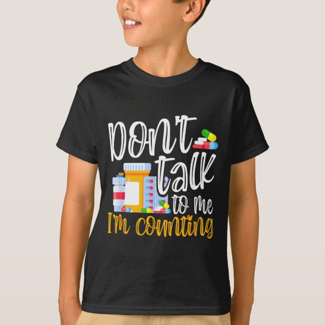 Camiseta Dont Talk To Me Im Counting Funny Pharmacy Tech  (Anverso)
