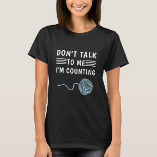 Camiseta Don't Talk To Me I'm Counting - Knitting Knitter