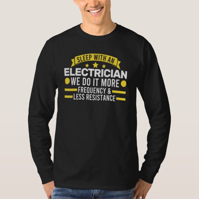 Camiseta Dormir con un electricista Lo hacemos con electric (Anverso)