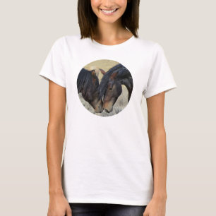 Camiseta Dos caballos salvajes marrones desconcertando