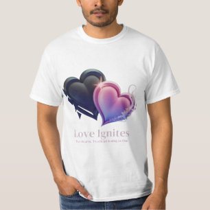 Camiseta Dos corazones golpeando el tee masculino