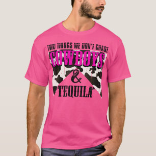 Camiseta Dos Cosas Que No Perseguimos A Los Vaqueros Y Al T