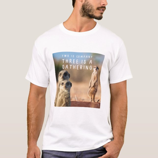 Camiseta Dos es la Compañía Tres es la Reunión Graciosa de  (Anverso)