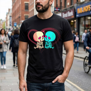 Camiseta Dos esqueletos románticos se besan con corazón ros