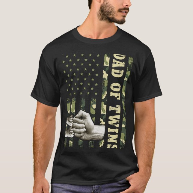 Camiseta Dos Hombres Camuflan Bandera Estadounidense Papá D (Anverso)