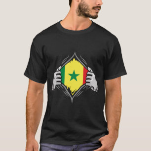 Camiseta Dos manos arrancando la bandera reveladora de Sene