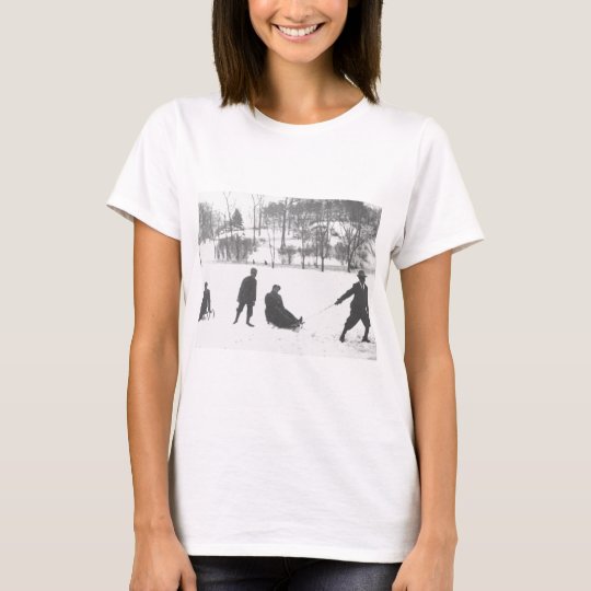 Camiseta Dos muchachos que tiran de dos chicas en los