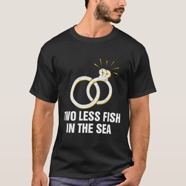 Camiseta Dos Pescados Menos En El Mar Boda Pun Bride Y Gro (Anverso)