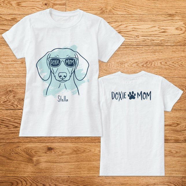 Camiseta Doxie Mom Ice Blue T-Shirt with Custom Name (Subido por el creador)