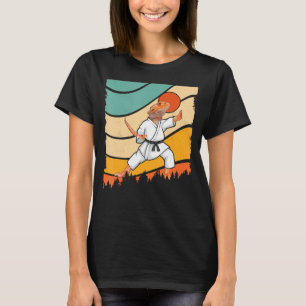 Camiseta dragones con barba de época haciendo Karate Samura