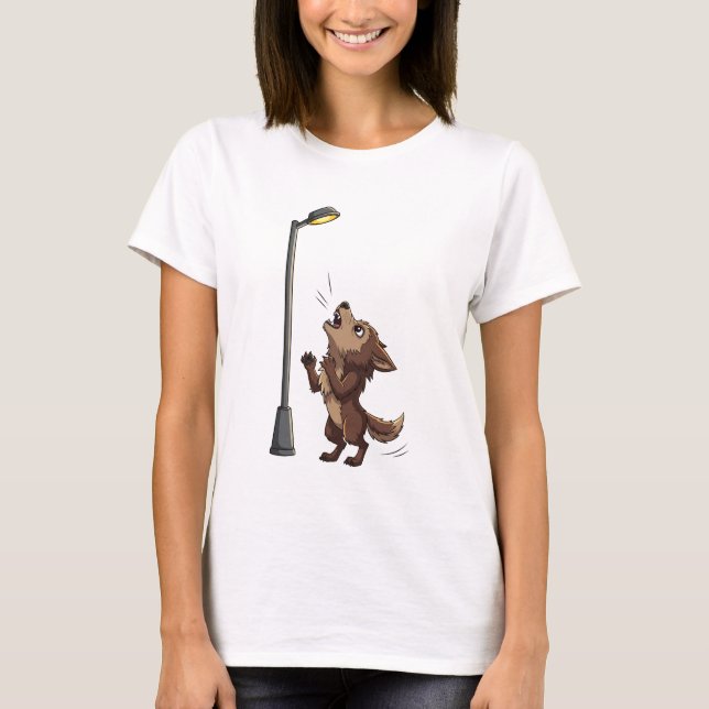Camiseta Dramatic Brown Wolf Howling at a Glowing Street (Anverso)