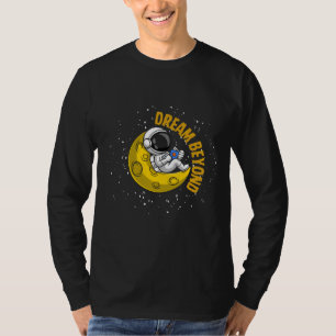 Camiseta Dream Beyond - Astronauta en el gráfico de la luna