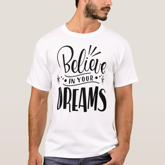 Camiseta Dream Big, Believe Bigger - Starry Sky Motivation (Anverso)