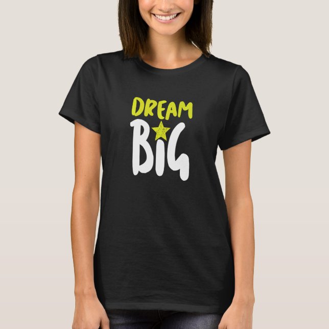 Camiseta Dream Big Never Quit Ilustracion Graphic Designs (Anverso)
