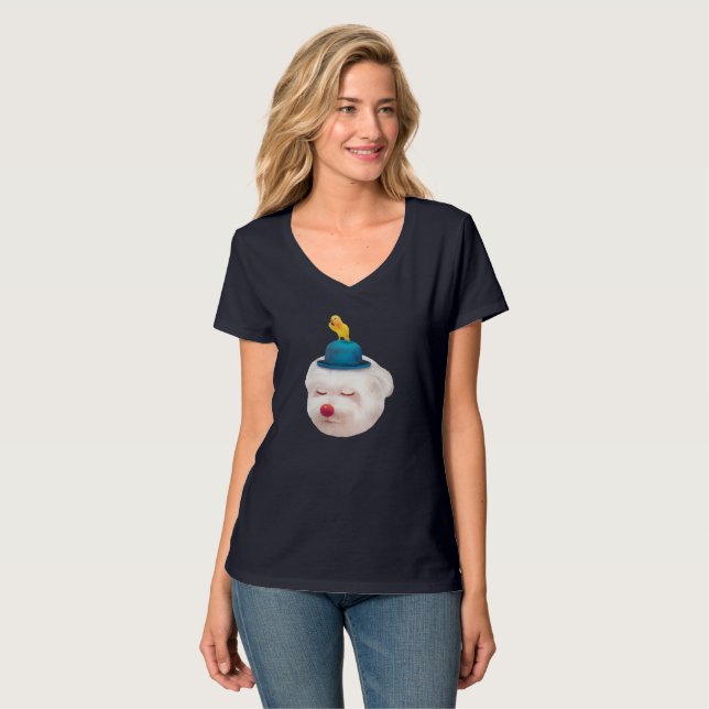 Camiseta Dreamy Clown Dog: Smiling Bichon with Blue Hat (Anverso completo)