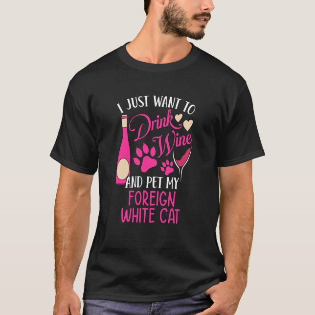 Camiseta Drink Wine and Pet My Foreign White Cat Cat Mom Hu (Anverso)