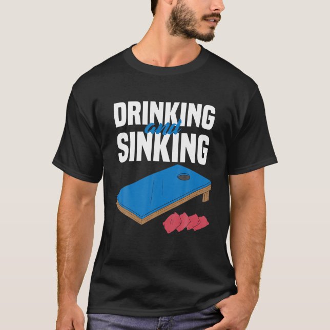 Camiseta Drinkin Y Sinkin Cornhole Regalos Corn Hole Retro (Anverso)