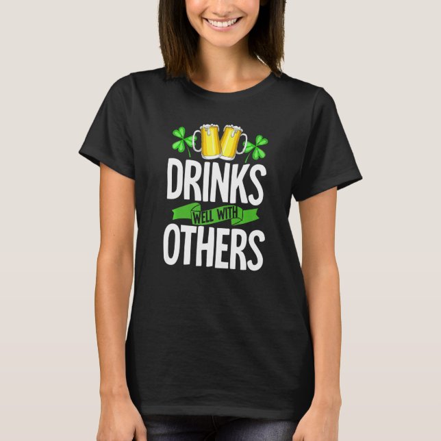Camiseta Drinks Well With Others Shirt Drinks Well With Oth (Anverso)