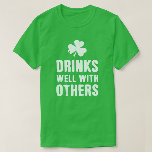 Camiseta Drinks Well With Others St. Patrick's Day Tee (Diseño del anverso)