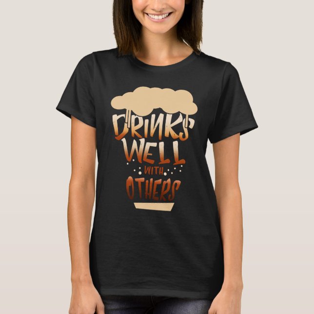 Camiseta Drinks Well With Others Women Drinking Alcohol (Anverso)