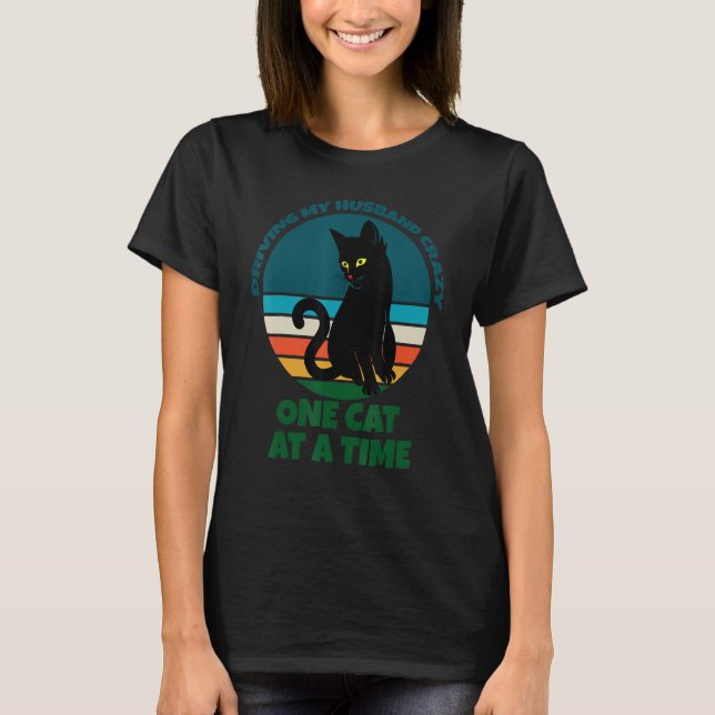 Camiseta Driving My Husband Crazy One Cat At A Time Cat Kit (Anverso)