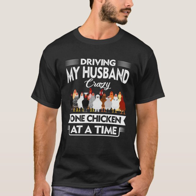 Camiseta Driving My Husband Crazy One Chicken At A Time For (Anverso)