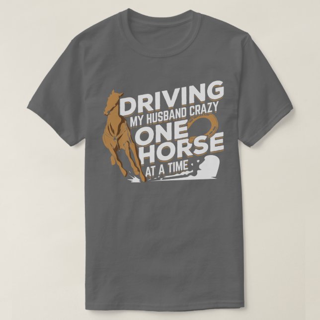 Camiseta Driving My Husband Crazy One Horse At A Time  (Diseño del anverso)