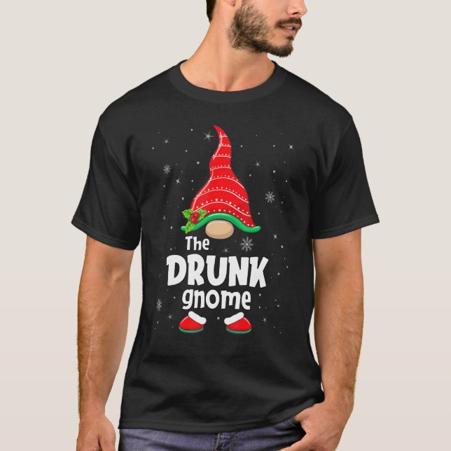 Camiseta Drunk Gnome Matching Family Group Christmas Party  (Anverso)